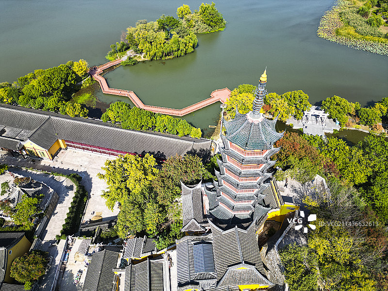 江苏省镇江市金山风景区航拍视角晴天美丽风景图片素材