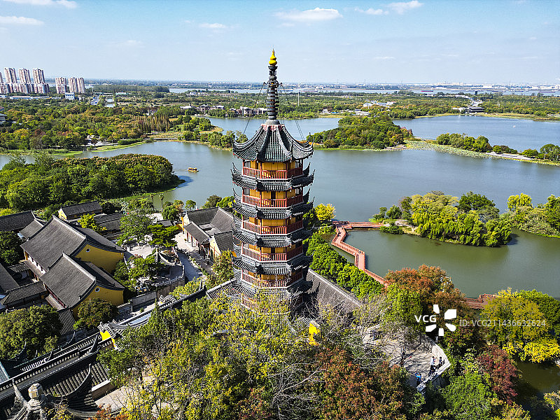 江苏省镇江市金山风景区航拍视角晴天美丽风景图片素材