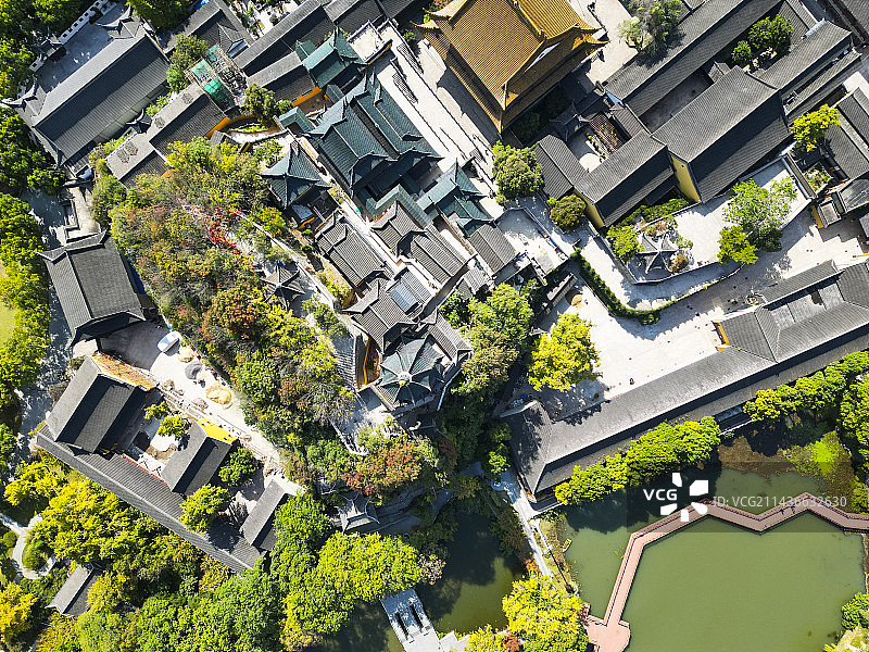 江苏省镇江市金山风景区航拍视角晴天美丽风景图片素材