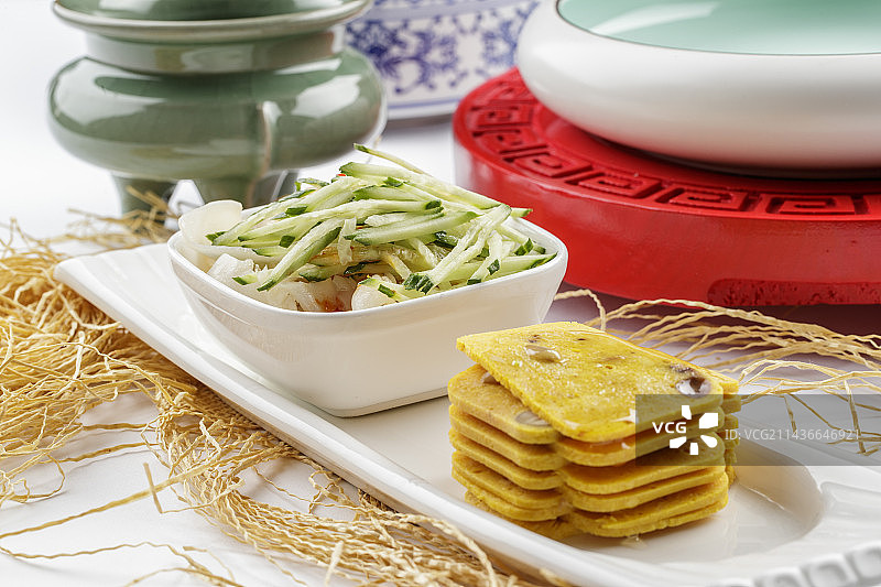 豆馅黄糕切片配凉皮图片素材