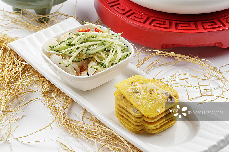 豆馅黄糕切片配凉皮图片素材