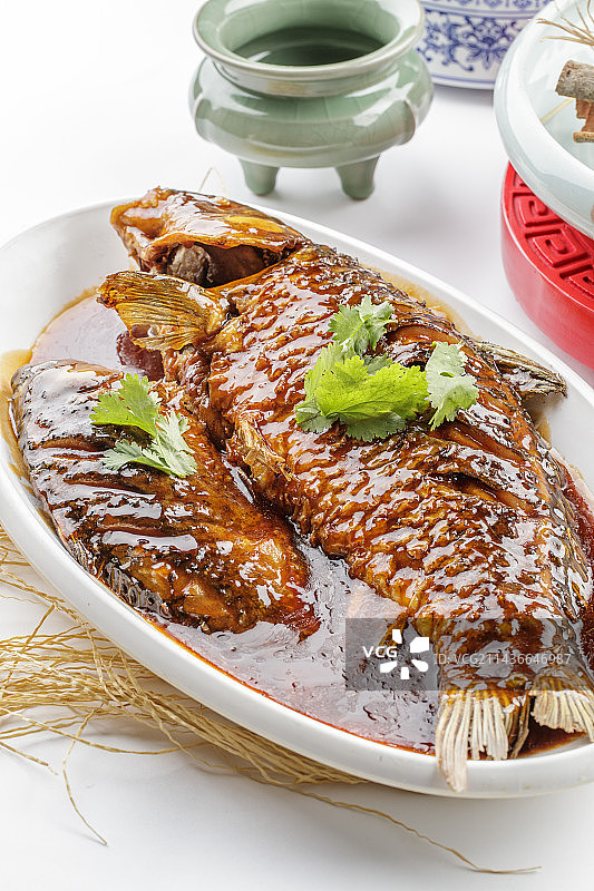 浇汁干烧官厅鲤鱼图片素材