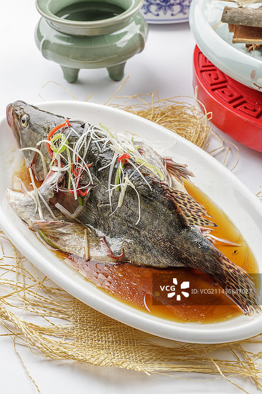 浇汁清蒸桂鱼图片素材