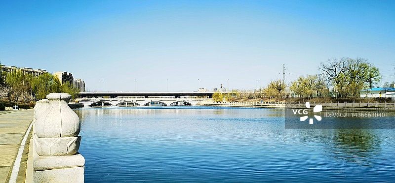 静谧的湖畔.双桥（呼和浩特市大黑河风光）图片素材