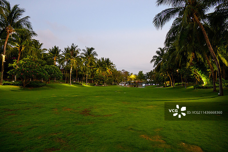 三亚豪华度假酒店夜景风光图片素材