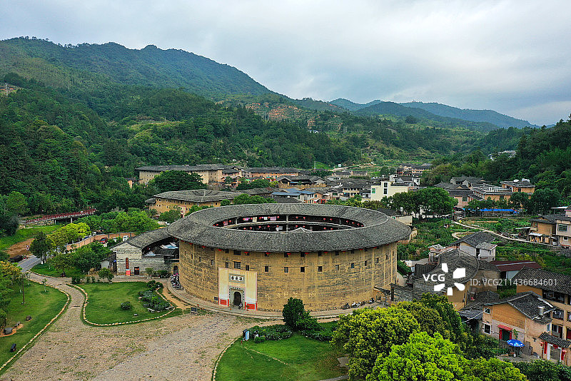 福建省龙岩市福建土楼永定景区洪坑土楼群振成楼航拍图片素材