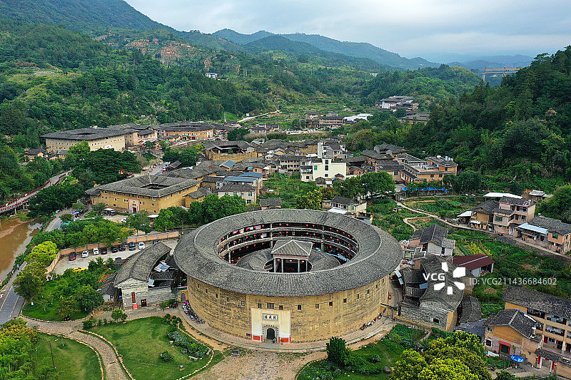 福建省龙岩市福建土楼永定景区洪坑土楼群振成楼航拍图片素材