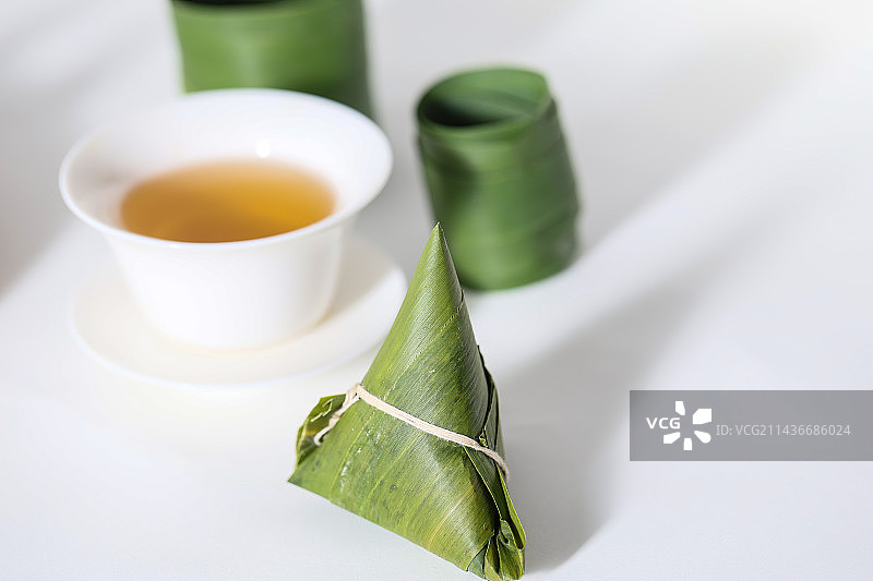 端午节粽子和红茶白底图图片素材