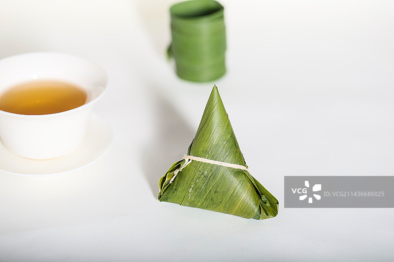端午节粽子和红茶白底图图片素材