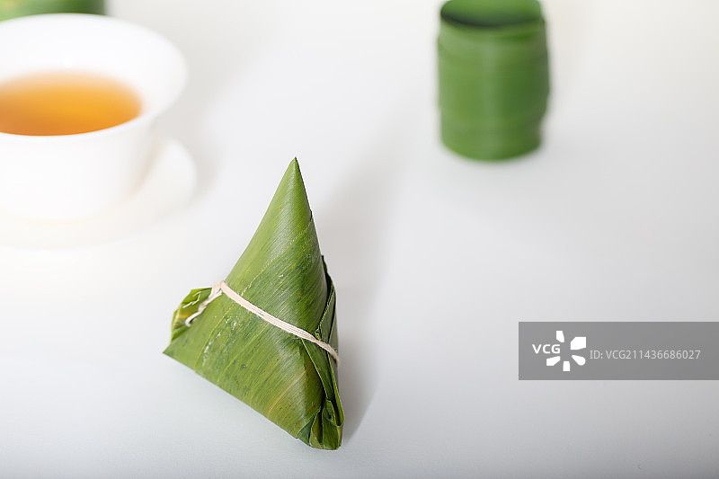 端午节粽子和红茶白底图图片素材