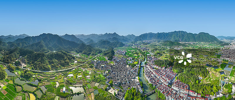 航拍河阳古民居全景图，它位于浙江省丽水市缙云县新建镇镇西1.5公里的河阳村。图片素材