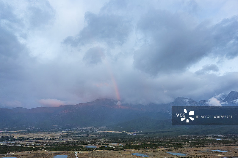 云南丽江东巴谷玉龙雪山自然风光航拍图片素材