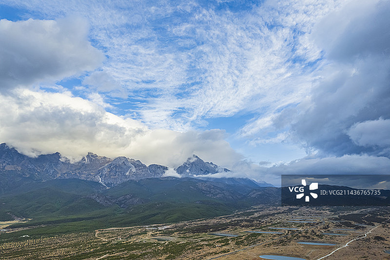 云南丽江东巴谷玉龙雪山自然风光航拍图片素材