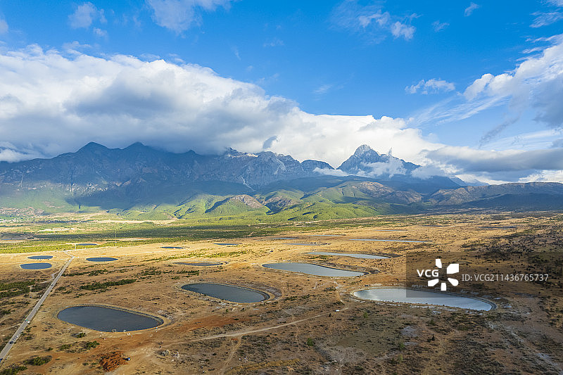 云南丽江东巴谷玉龙雪山自然风光航拍图片素材
