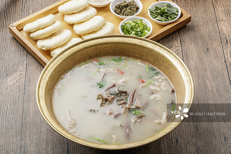 铁盆羊杂配白吉馍（羊汤）图片素材