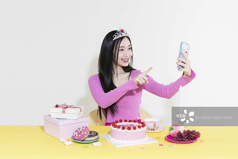 韩系可爱女生生日派对y2k粉色复古概念照图片素材