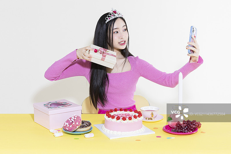 韩系可爱女生生日派对y2k粉色复古概念照图片素材