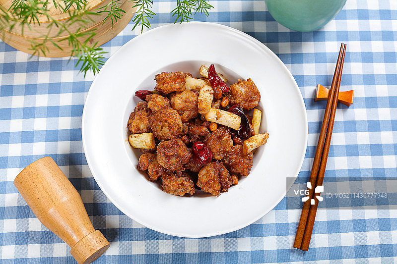 家常小炒菜肴葱烧虾仁图片素材