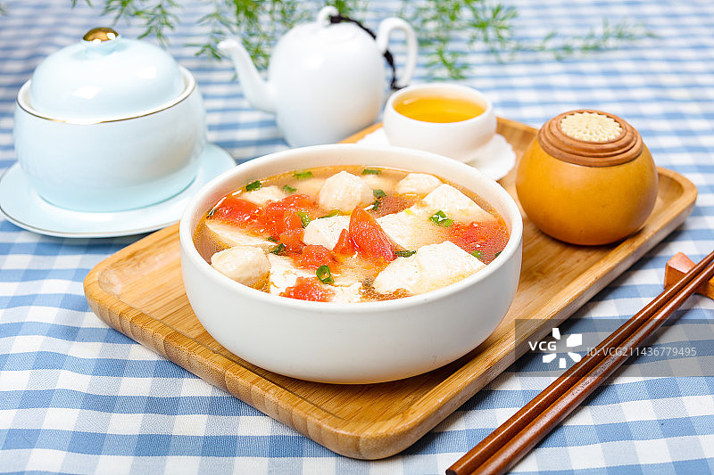 家常美味汤菜番茄虾丸豆腐汤图片素材