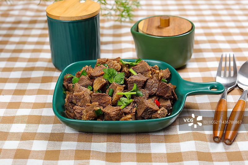 家常凉菜美食凉拌酱牛肉丁图片素材