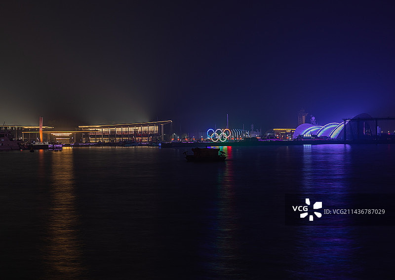 五四广场海边夜景图片素材