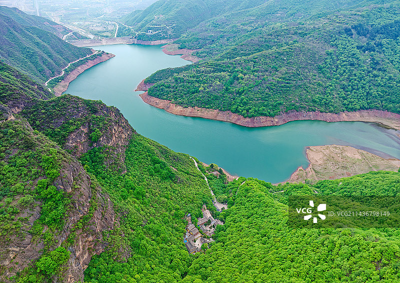 航拍道教名山甘肃平凉崆峒山春季风光图片素材