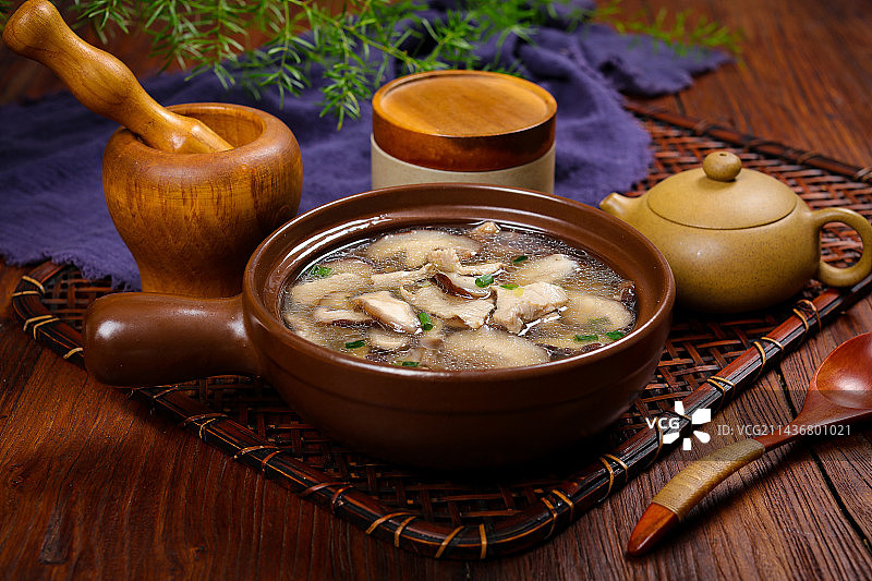 营养美味家常汤菜美食香菇肉片汤图片素材