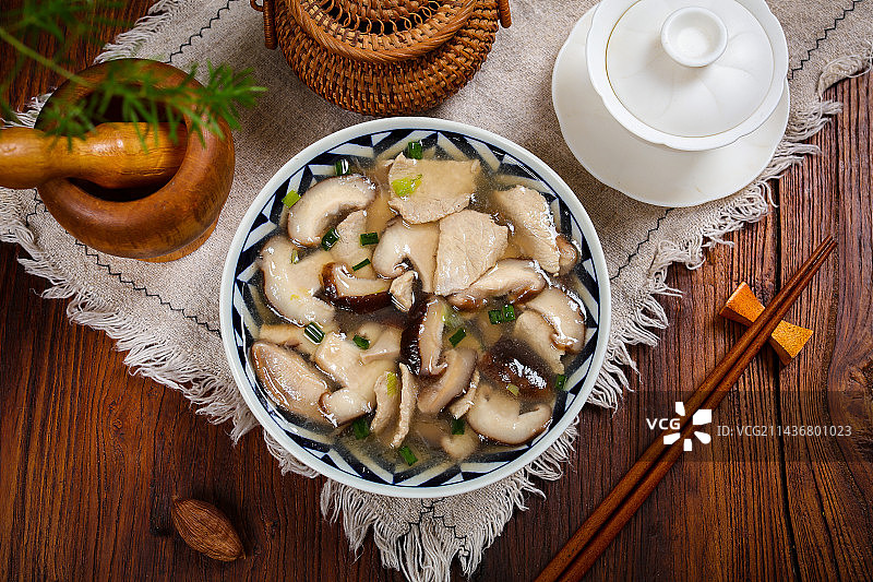 营养美味家常汤菜美食香菇肉片汤图片素材