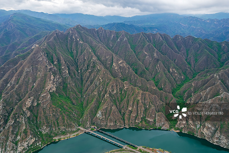 北京门头沟的绿山青山：永定河流经落坡岭水库图片素材
