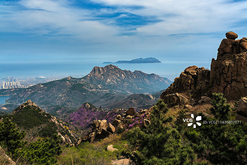 春天的大珠山远望灵山岛图片素材
