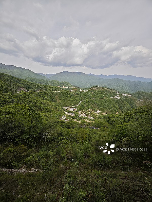 远望神农架木鱼镇图片素材