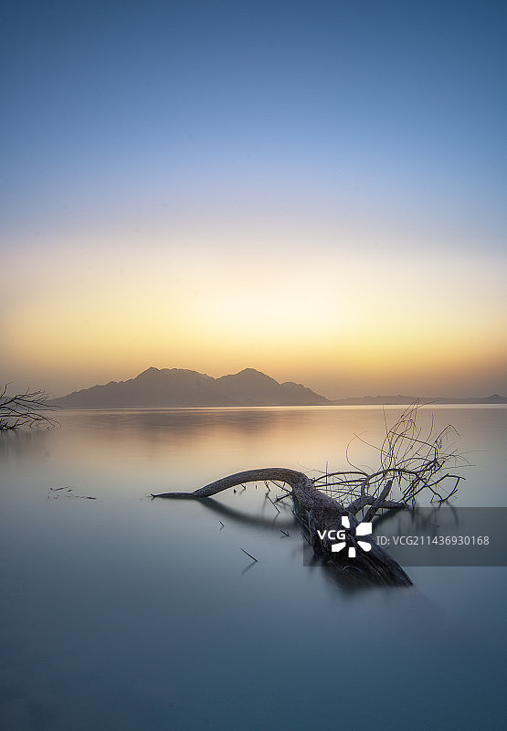 中国新疆图木舒克小海子水库景观图片素材