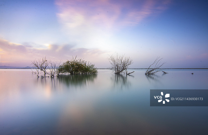 中国新疆图木舒克小海子水库景观图片素材
