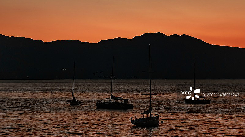 《夕阳下的港湾》图片素材