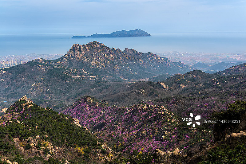 春天的大珠山远望灵山岛图片素材