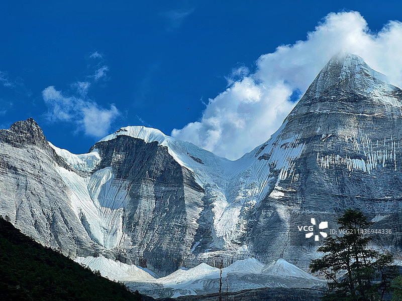 稻城三神山图片素材