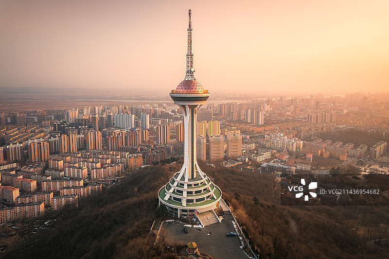 辽宁丹东市黄海明珠电视塔城市风光航拍图片素材