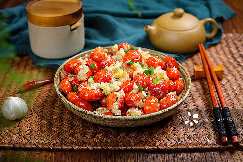 美味特色菜蒜蓉小龙虾尾图片素材