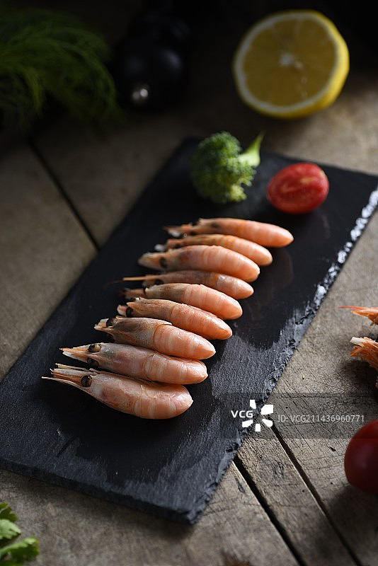 桌上盘子里的海参特写镜头图片素材