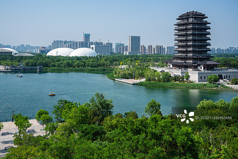 淄博齐盛湖公园海岱楼夏日风光图片素材