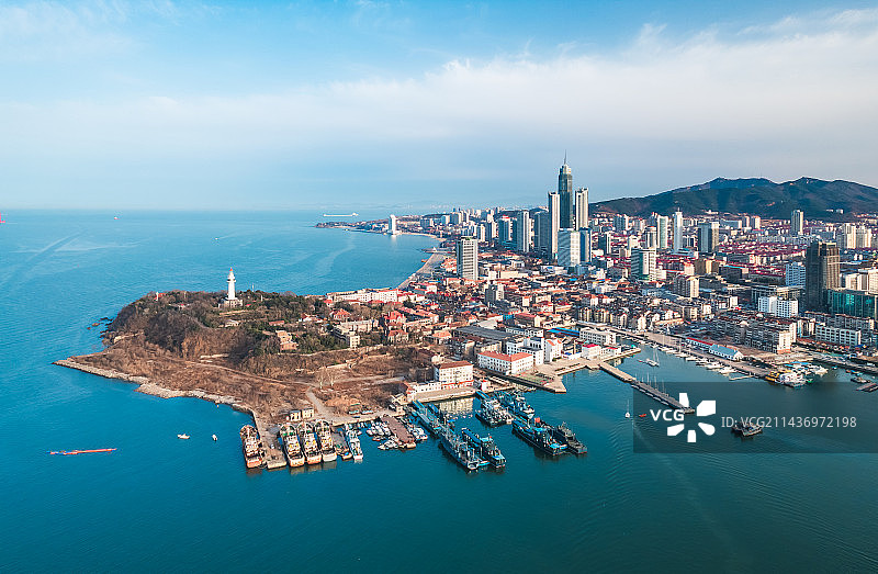 山东烟台市烟台山海滨城市高楼建筑天际线风光航拍图片素材