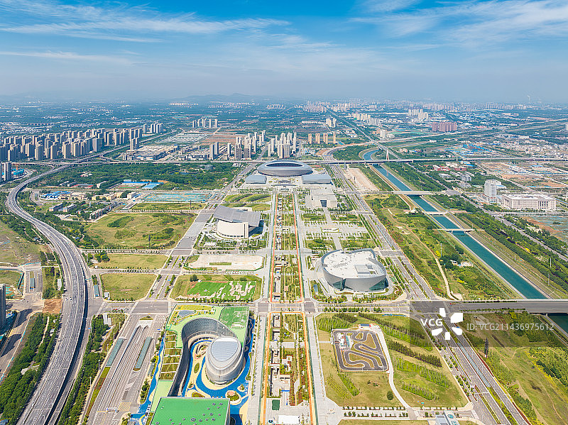 河南省郑州市中原区（CCD）四个中心夏季户外风光航拍图片素材