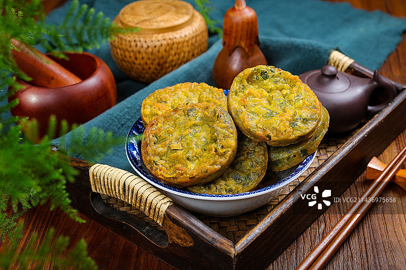 香酥美味特色小吃油炸韭菜饼图片素材