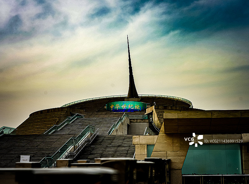 暮色中的中华世纪坛图片素材