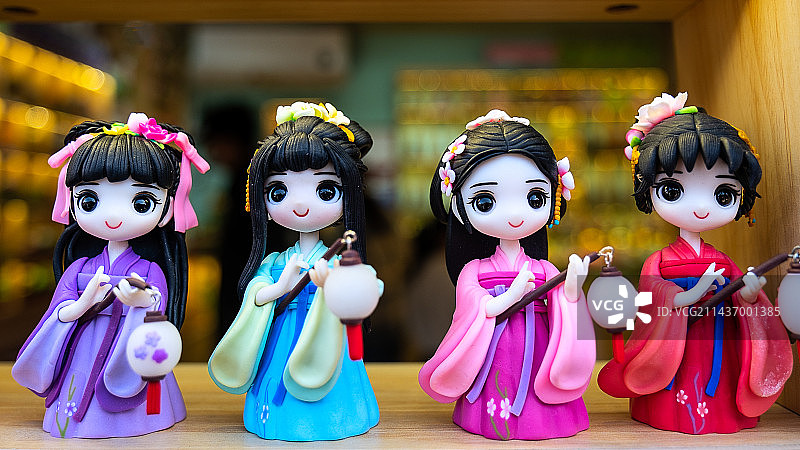 非物质文化遗产手工泥人--灯笼汉服仙子图片素材