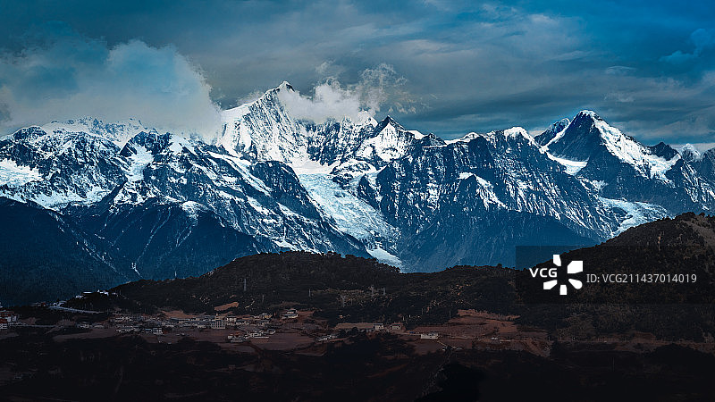 献给神山的哈达图片素材