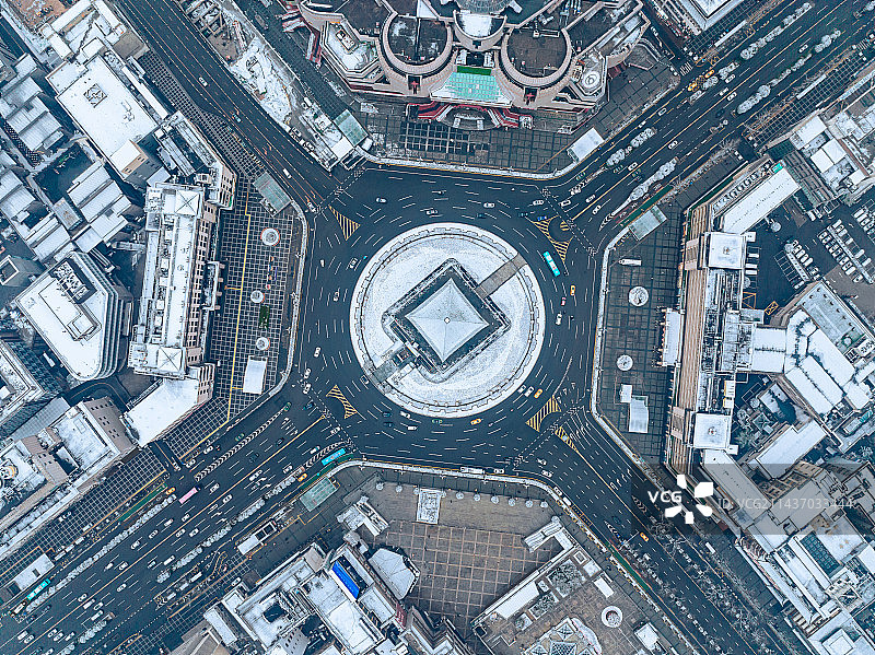 航拍西安钟楼城市风光雪景图片素材
