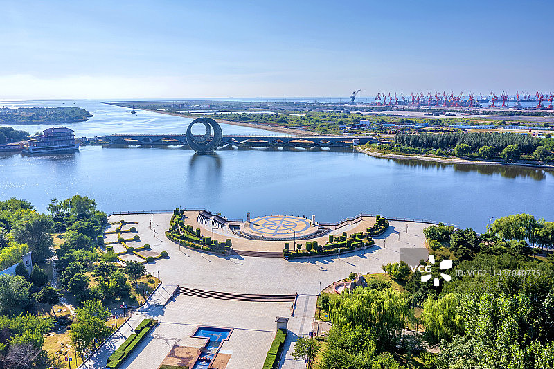 中国辽宁营口鲅鱼圈月亮湖公园航拍图片素材