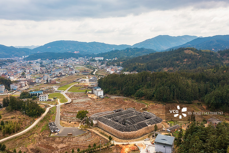 福建省三明市永安市槐南镇洋头村（安贞堡）春季户外风光航拍视角图片素材