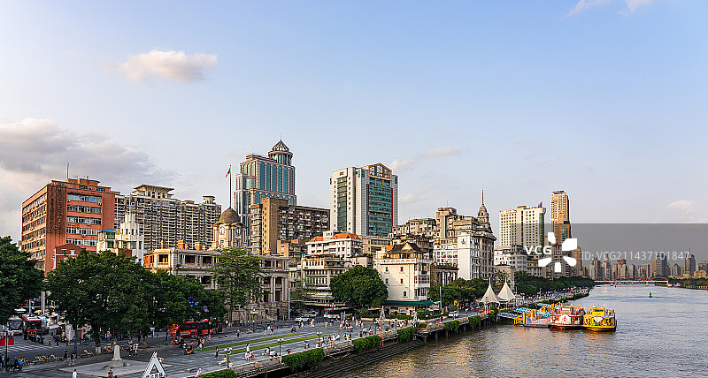 中国广州粤海关旧址和沿江路建筑景观图片素材